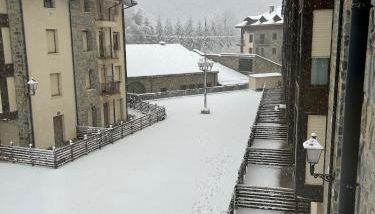 BIESCAS Todas las comodidades y más GAS, GARAJE , TRASTERO, CENTRO, WIFI, - Foto 4