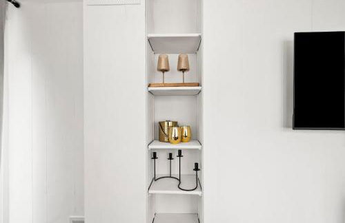 1 min to DC 8 beds sleeps 16 with yard and parking - Foto 27