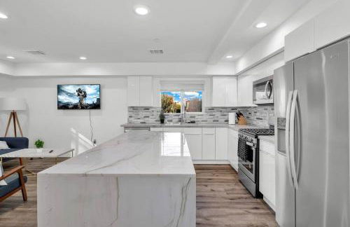 Wonderful 3 Bedroom Home Perfect for Getaway - Photo 10