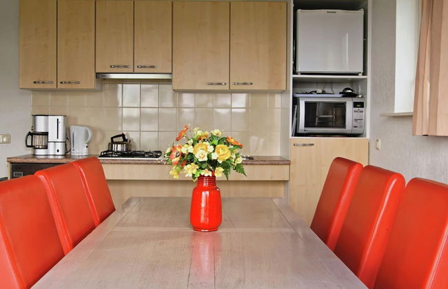 Chalet in Bergumermeer by the Canal - Foto 4