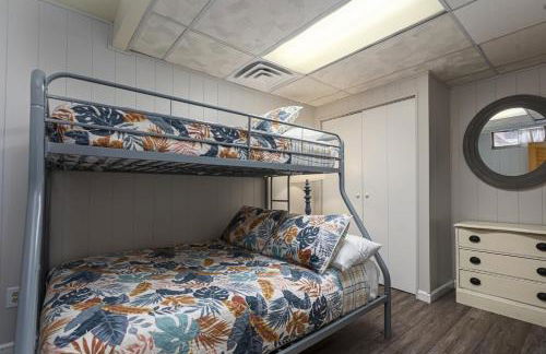 5BR Log Home w Hot Tub & Dock on Lake of Egypt - Photo 41