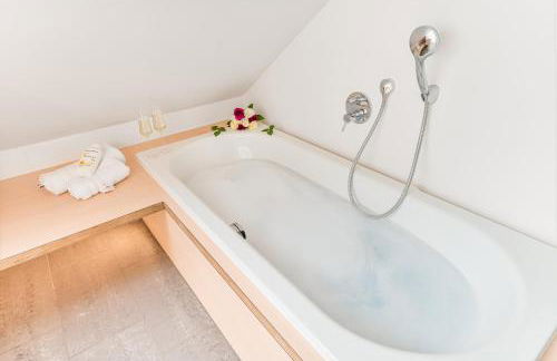 Tropic Love - Seezugang - Seesicht I BeachParadise I Massage - Trampolin - Light Show - Parken - Cinema Feeling - BBQ - Foto 16