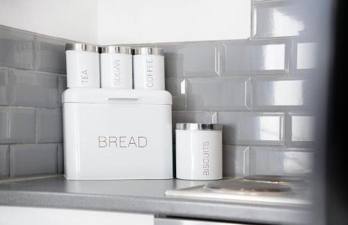 NEW! 2BR in West Terrace, Sleeps 4 - Foto 30