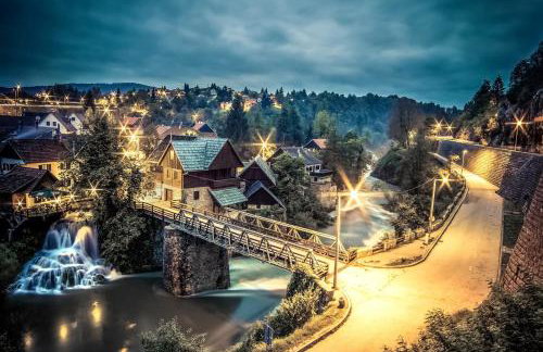 Apartment Stone and Wood - Photo 45