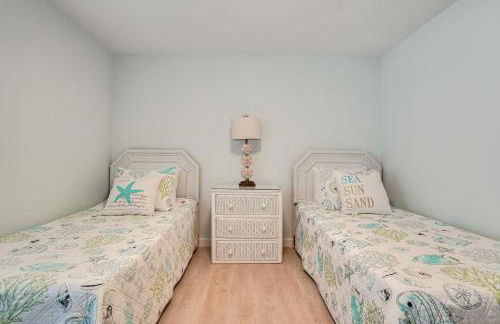 2 Mi to Beach! Snowbird Haven with Pool in Venice - Foto 17