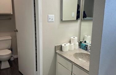 Beautiful 1-bedroom Townhome with nice amenities - Foto 19