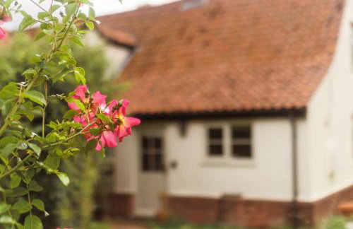 Dreamy Suffolk Country Cottage Escape - Photo 2