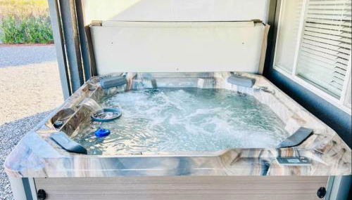 Spacious Getaway! Pool, Spa, Sleeps 9 - Foto 5