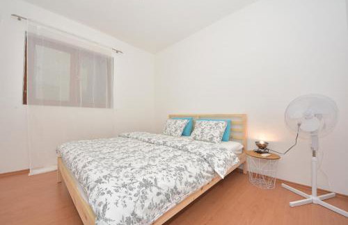 Holiday Home Seafront Escape - Happy Rentals - Photo 18