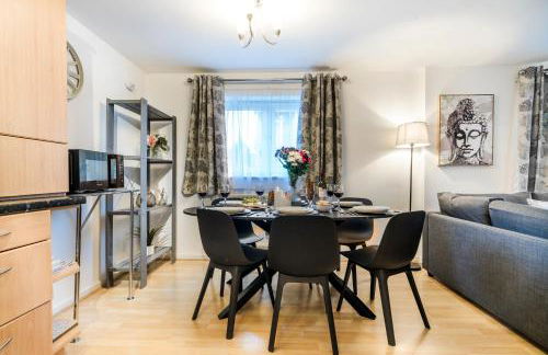 2BR Modern Flat With Free Parking - Foto 24