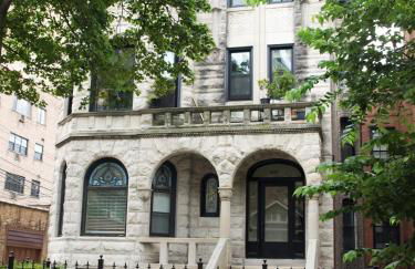 Stone Mansion Sleeps 10-20 Free TV & Parking - Foto 1