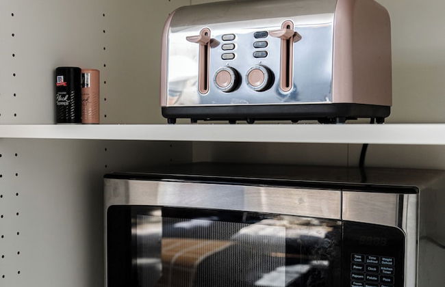 Quiet Convenient and Modern Haven - Photo 32