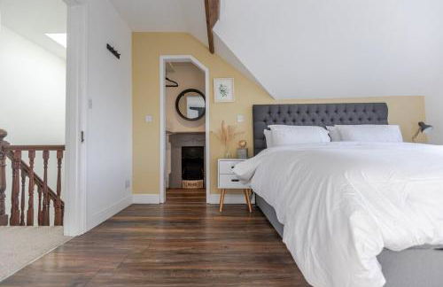 Stylish 3-Bed Home - 2 Mins to Beach & Town - Foto 27