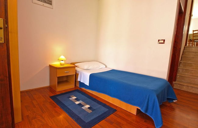 Apartment 1077 - Photo 5