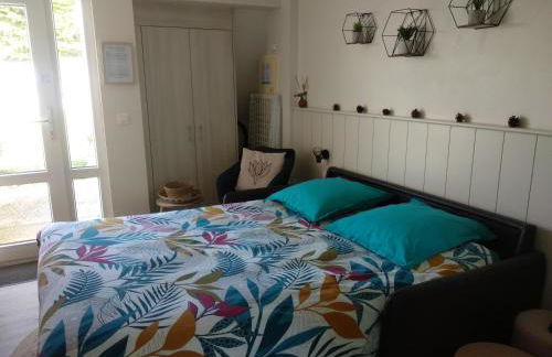 Charmant logement Guidel Plage, vue mer, piscine chauffée, avec une chambre - Foto 10