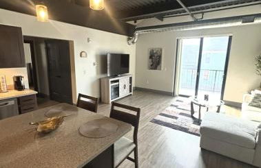 203 - New Luxury Downtown Condo with Fireplace - Foto 1