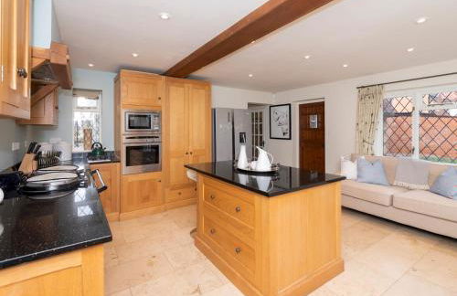 Luxurious Country House with Cinema Games Room - Pass the Keys - Photo 29