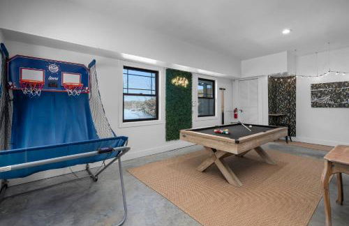 Views! Dock, Water, Game Room, Kids Room! - Foto 45