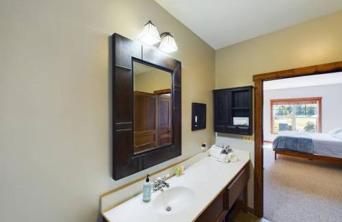 Soaring Eagle Ski-in - Ski-out Condo with Hot Tubs - Foto 11