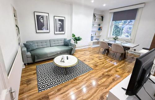Stylish 2-Bedroom Apartment in Maida Vale near Little Venice & Paddington by NourNest Apartments - Foto 2