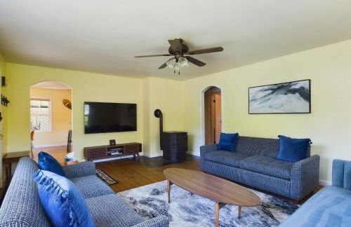 Daffodil Cottage in Downtown Packwood, WIFI, BBQ, Firepit, Smores - Foto 6