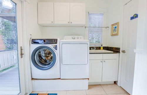 Palm City Home with Pool and Florida Room - Near Golf - Foto 24