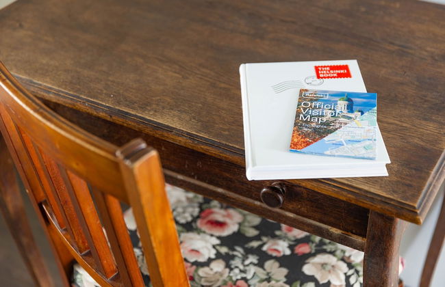 Spacious apt on Tranquil Courtyard - Foto 11