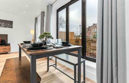 JD Apartments - Urban Retreat with Patio - Foto 6