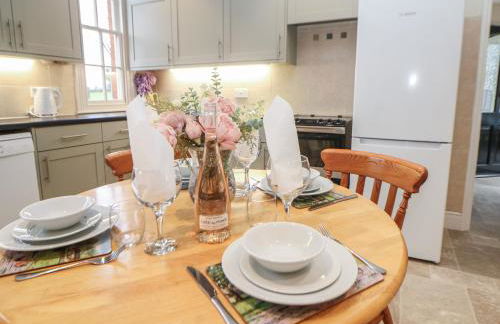 South Lodge - Longford Hall Farm Holiday Cottages - Photo 9