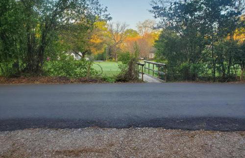 Cheerful 2 BR Near Colleges, Downtown, Attractions - Foto 40