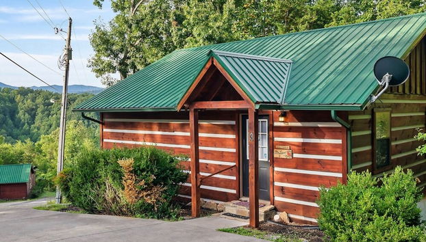 Views I Between Pigeon Forge Gatlinburg I Firepit - Foto 2, Habitación