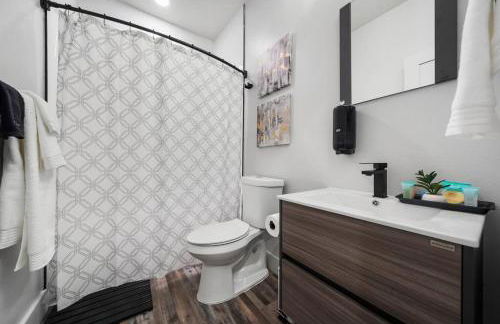 Private Entry Luxury Apartment in Central Location - Foto 16