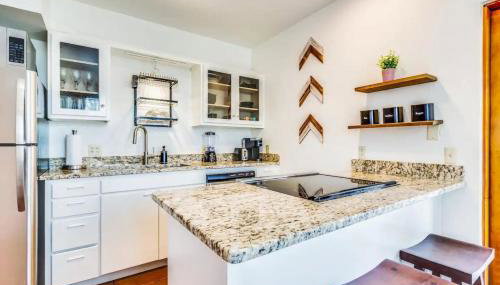 2BR Hideaway with Patio Springtime in Downtown - Foto 3, stove