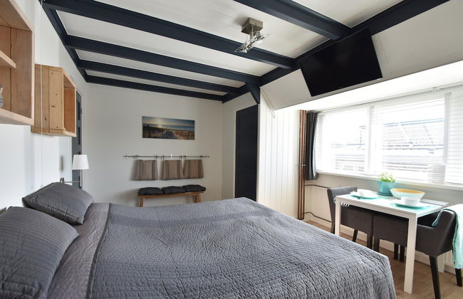 Elegant Studio Near Beach - Photo 7