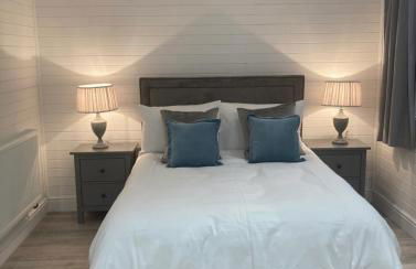 Orchard Retreat - Rural Cabin - Private Hot Tub! - Photo 8