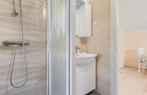 Beeindruckendes Apartment mit Panoramablick, Pool, Privatparkplatz, Grill - Photo 18