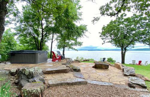 Blufftop Cabin Retreat Hot Tub and Fall Views! - Foto 1