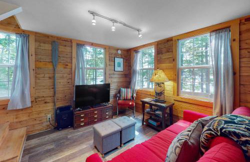 Lazy Lumberjack Lakeside Cottage - Photo 1