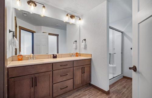 Elk Grove Getaway - Photo 20