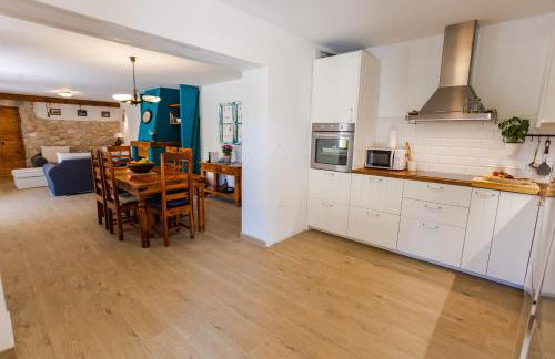 Charming stone house with private pool & jacuzzi - Holiday Home Vera - Photo 16