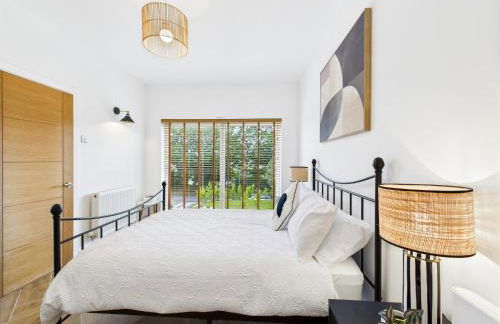 5-Bed Retreat with Hot Tub, Garden & Relaxing Views - Foto 41