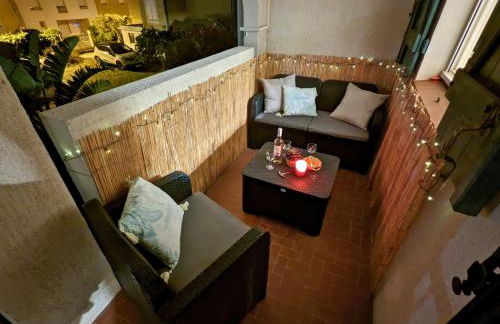 SPÉCIAL COUPLE & FAMILLE - Lit Queen Size - NETFLIX - Climatisation - Terrasse Plein Sud - 2 min Centre-Ville - 6 min Mer - Wifi 400 Mbits Parking privé - OFFRE SPÉCIALE - Foto 11