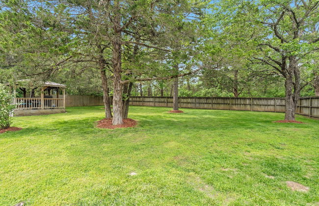 The Cozy Cottage Getaway - Private Pool & Hot Tub - Photo 22