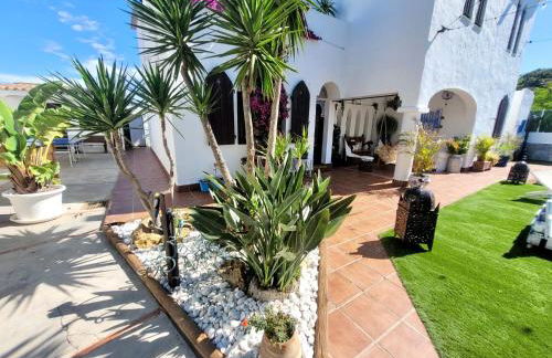 GATU PREMIUM Villa Lurberri piscina privada, 4 dormitorios, 2 baños, parking , jardines, " Preferente mayores de 25 años y familias " ín y barbacoa - Foto 29