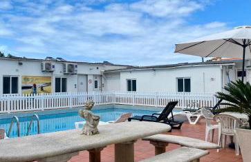 Live, Laugh, Love Beach Guest Home with AC - Foto 20