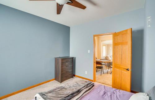 Serene Devils Lake House with Deck and Fire Pit! - Foto 12