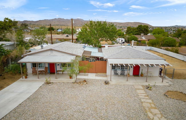 Fable by Avantstay 2 Unique Spaces w Bowling Hot Tub Fire Pit Large Yard - Photo 37