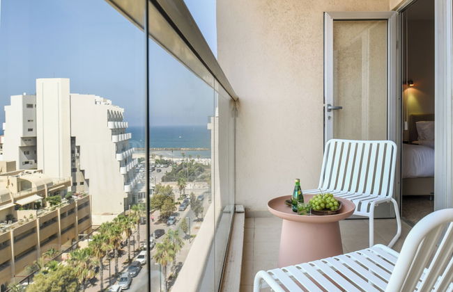 3BR SeaView Apt by the Beach by SeaNRent - Foto 28