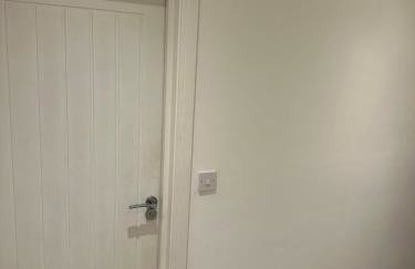 Epsom High Street Apartment 10 - Photo 8