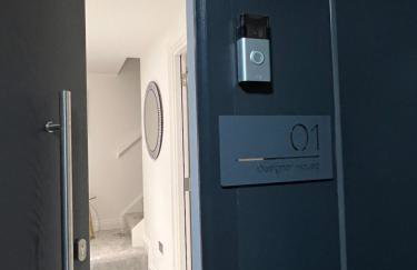 DESIGNER HOUSE - University of Glasgow / Central Glasgow 'Hillhead' West End G12 - Luxurious & Contemporary Detached House / Terrace / Garden / 'electric car charging' Garage Parking - Foto 10